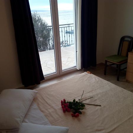 Apartment On The Beach Локва-Рогозница Экстерьер фото