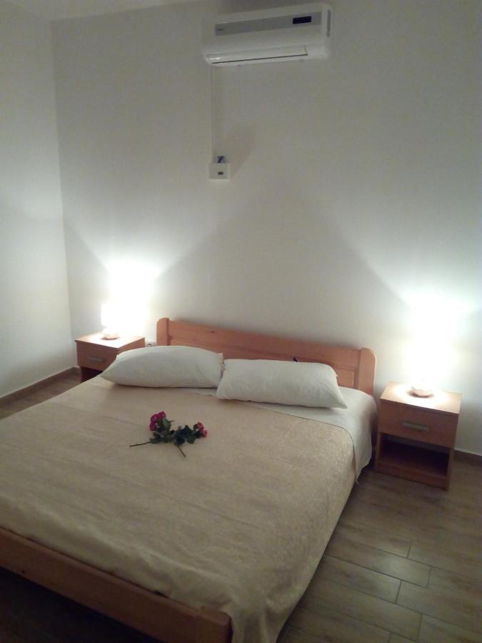 Apartment On The Beach Локва-Рогозница Экстерьер фото