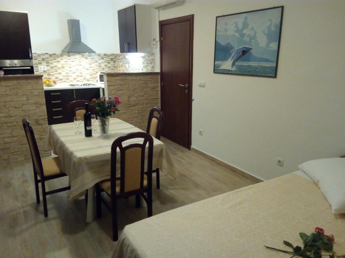 Apartment On The Beach Локва-Рогозница Экстерьер фото