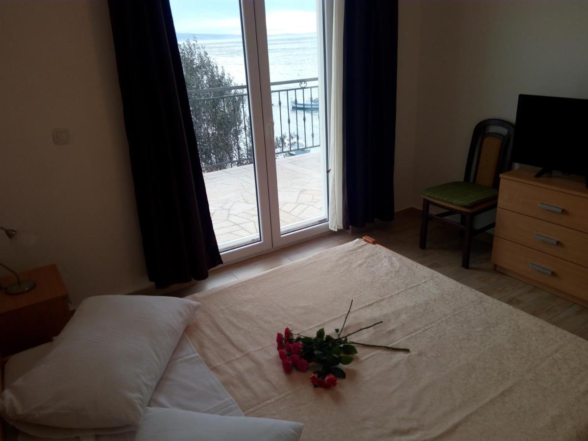 Apartment On The Beach Локва-Рогозница Экстерьер фото