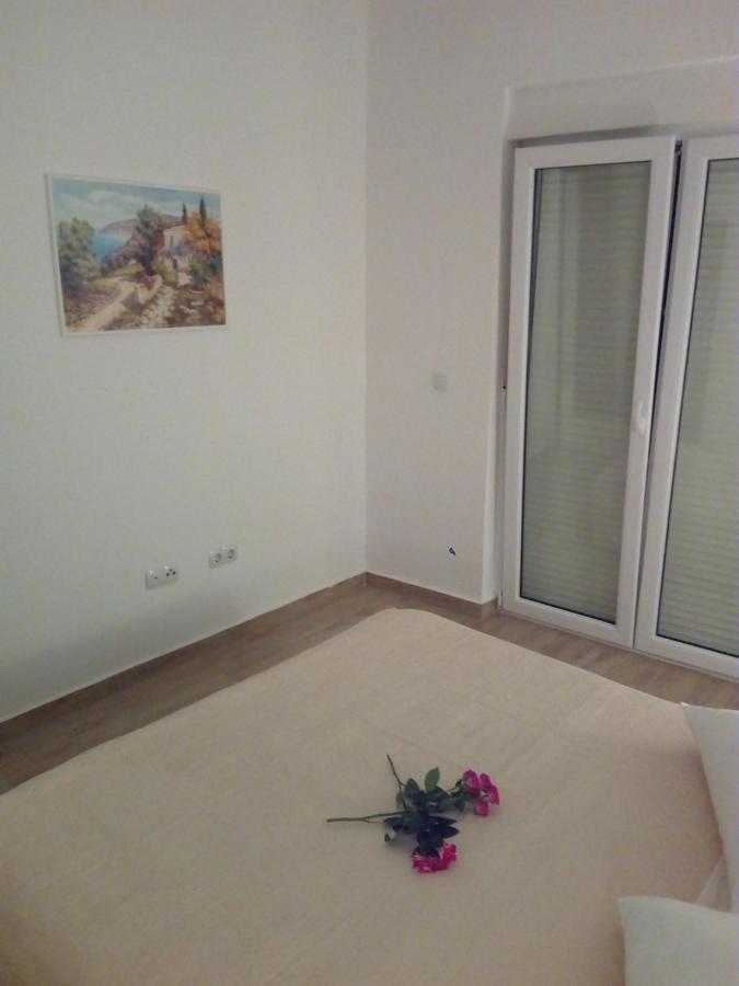 Apartment On The Beach Локва-Рогозница Экстерьер фото