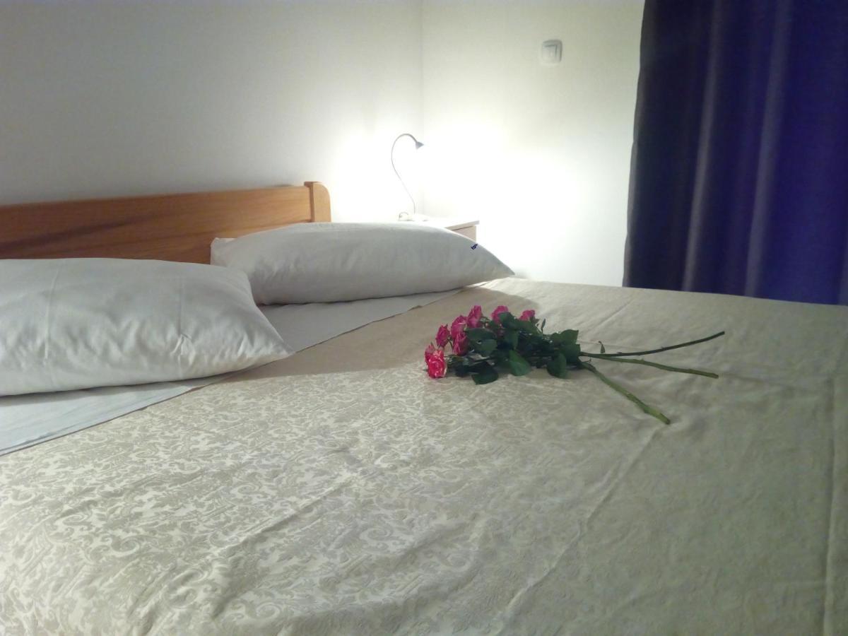 Apartment On The Beach Локва-Рогозница Экстерьер фото