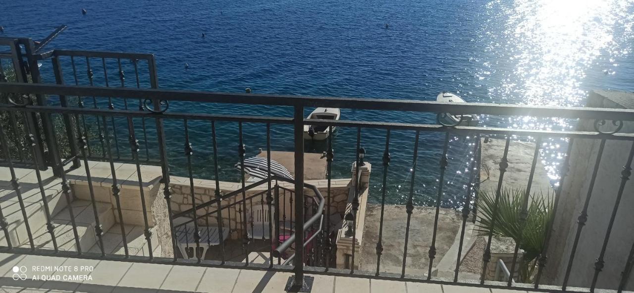 Apartment On The Beach Локва-Рогозница Экстерьер фото
